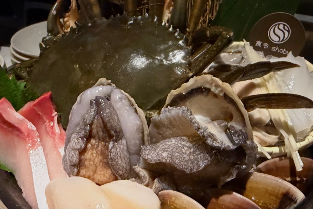 Live abalone at 食令 SHABU